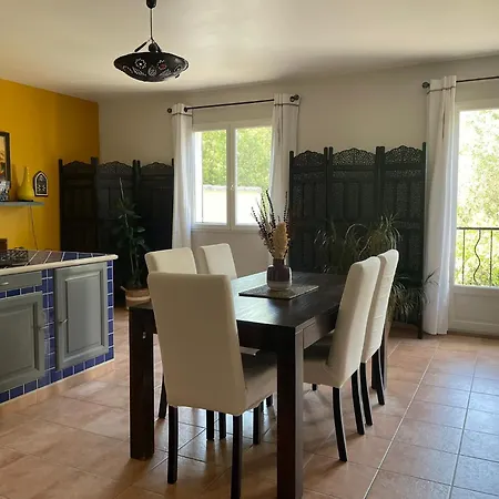 Les Jardins D'holi Proche Uzes Guest house