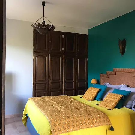Πανσιόν Les Jardins D'holi Proche Uzes *