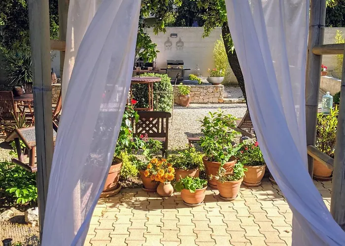 Penzion Les Jardins D'holi Proche Uzes
